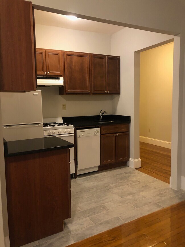 Building Photo - 39 Hemenway St