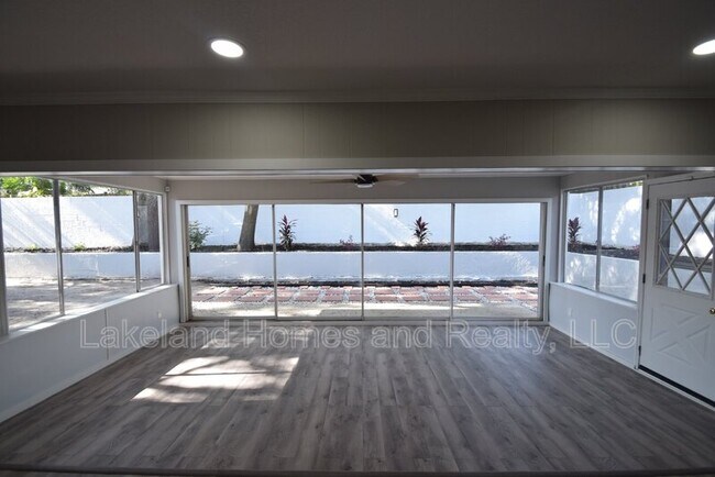 Foto del edificio - 4825 Foxrun Ln