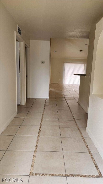 Building Photo - 2147 Fairway Dr