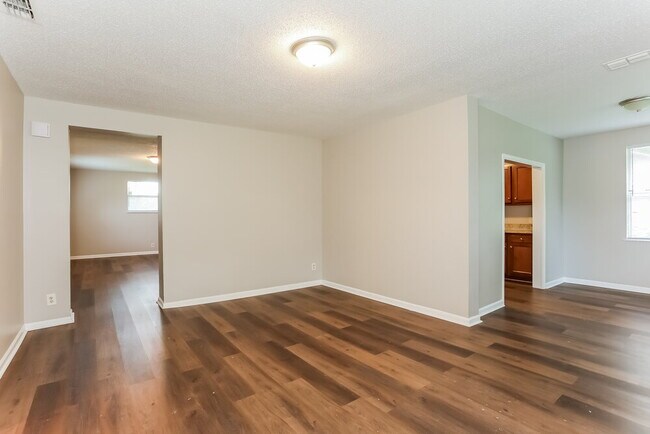 Foto del edificio - 4606 Albermarle Ave