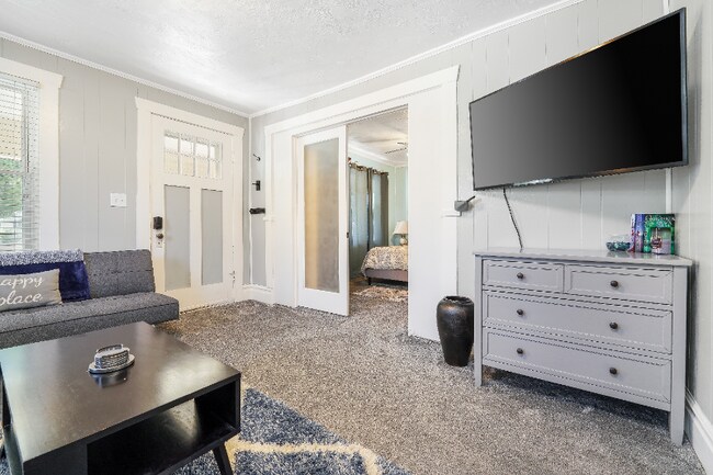 Building Photo - 2500 S 600 E