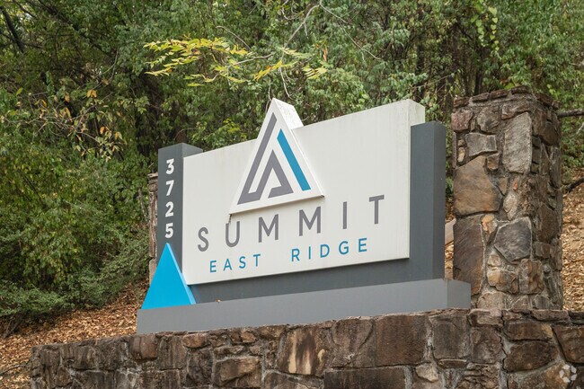 Letrero de bienvenida - Summit East Ridge