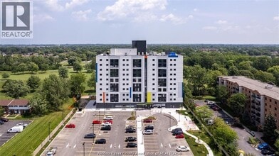 Building Photo - 3100 Meadowbrook Ln