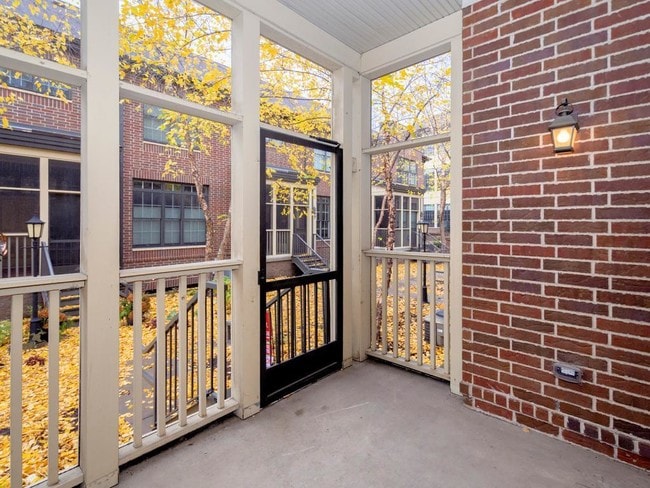 Building Photo - 835 River Mews Ct