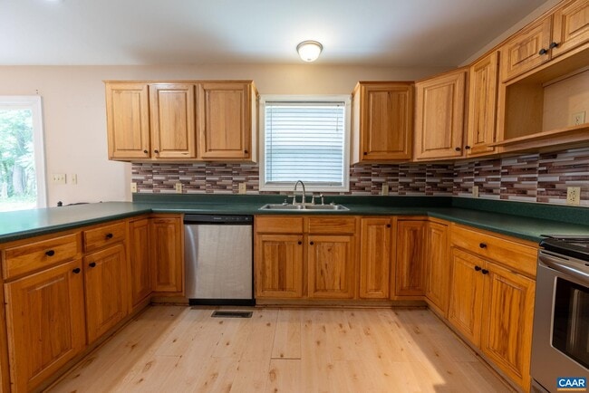 Building Photo - 497 Sunset Dr