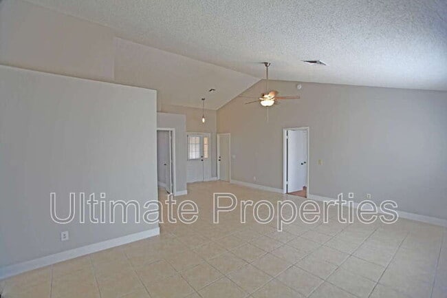 Building Photo - 8514 W Corrine Dr