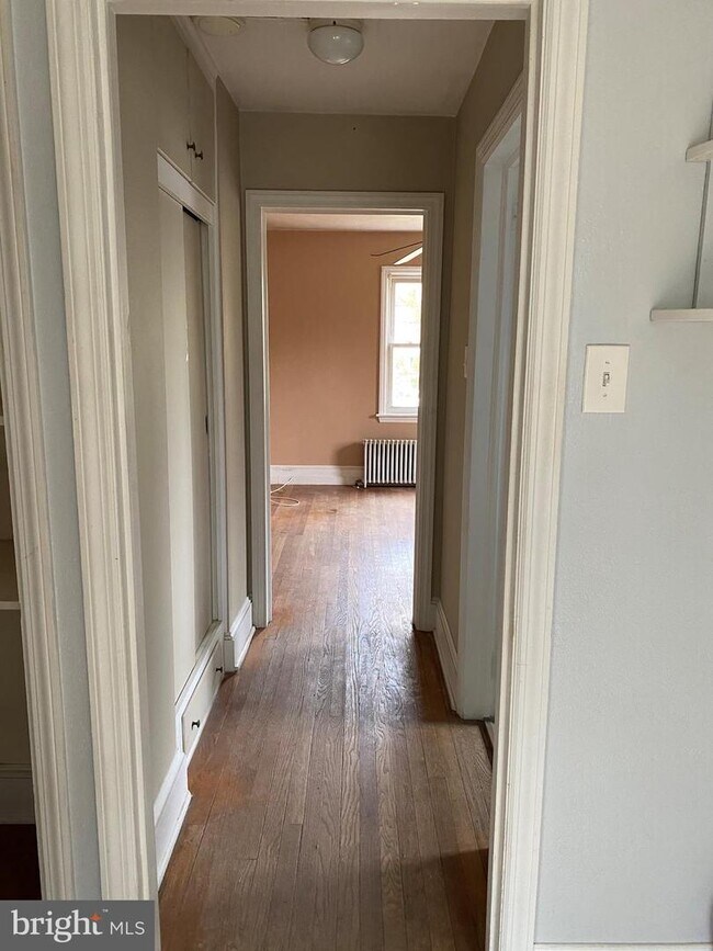 Foto del edificio - 36-B-36 Cranbury Rd