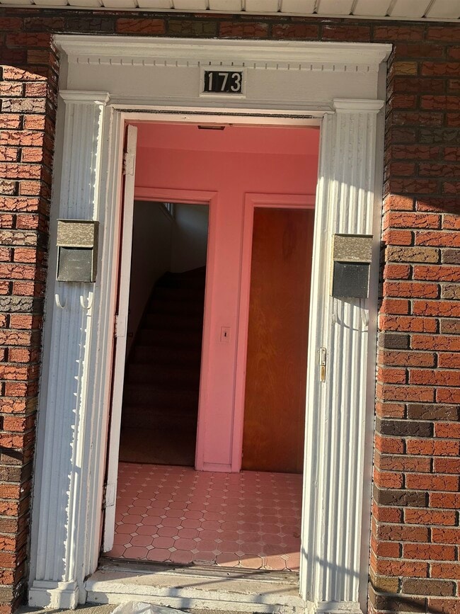 Building Photo - 173 McAdoo Ave