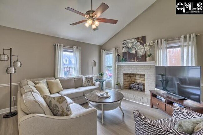 Building Photo - Cute Patio Home