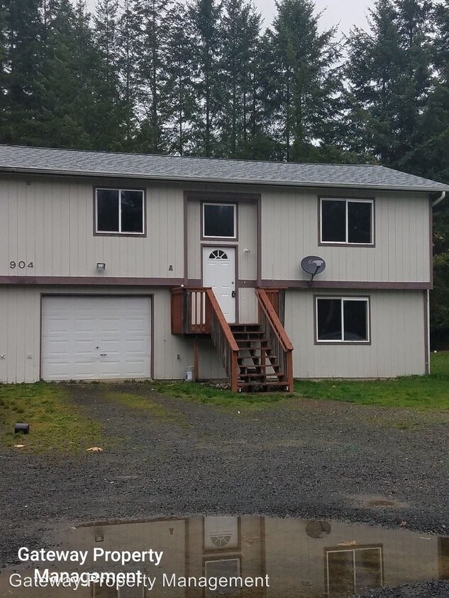 Primary Photo - 904 E Phillips Lake Rd