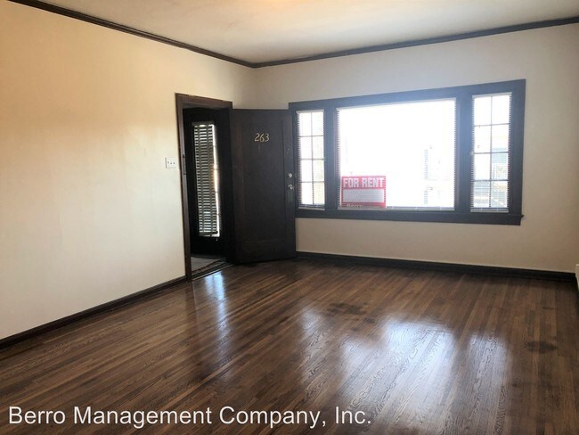 Building Photo - 1771 APPLETON/261-273 HERM