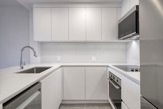Building Photo - 3555 Chem. de la Côte-des-Neiges