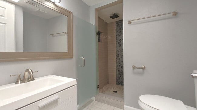 Building Photo - Complete Remodel In Highly Desirable NE Heights