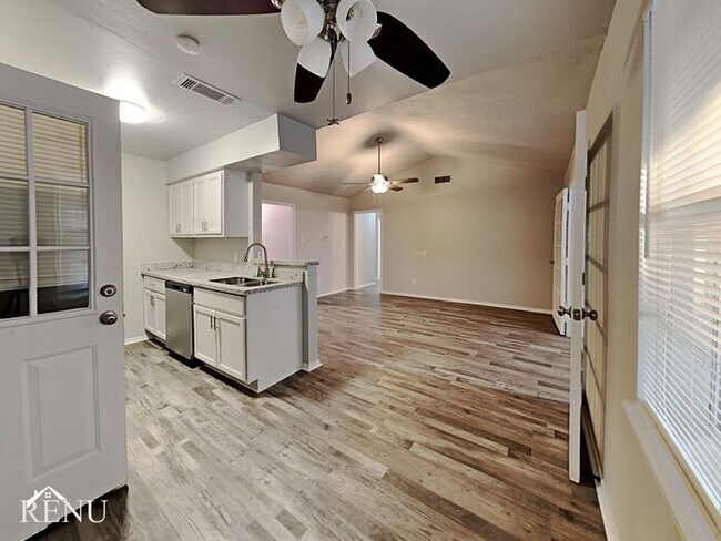 Foto del edificio - 5242 Grace Point Lane