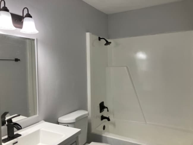 Building Photo - 391 Lynn Dr