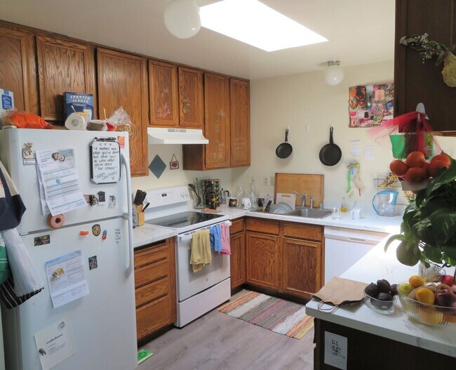 Building Photo - Prime Westside Location! Close to UCSC & B...