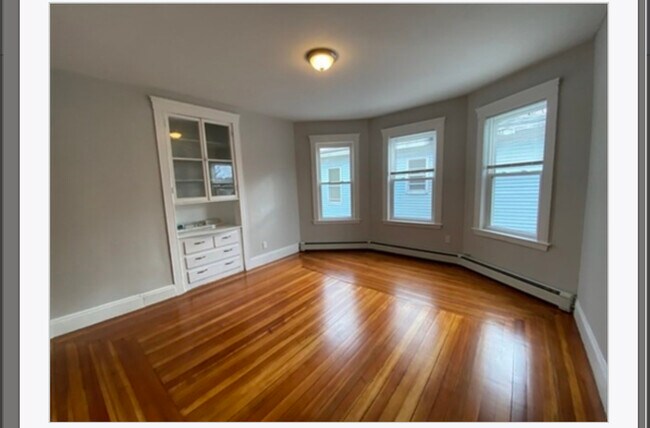 Building Photo - 14 Fabyan St