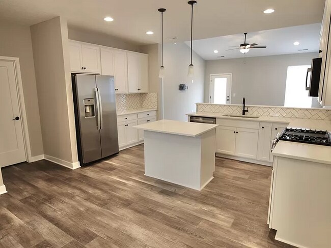 Foto del edificio - Charming 4 beds 3 baths in Powell!