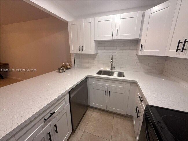 Building Photo - 9301 SW 92nd Ave