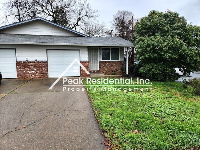 Foto del edificio - A Spacious Citrus Heights 2bd/1ba Duplex w...