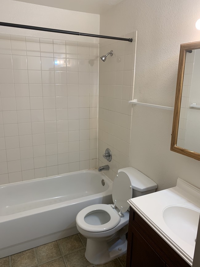 Foto del edificio - 4730 E 12th St