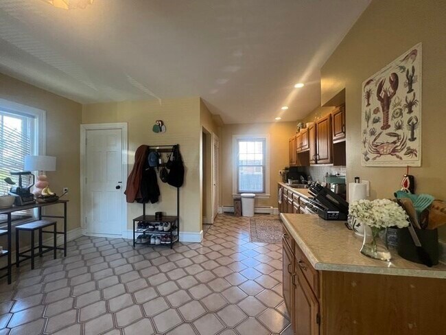 Building Photo - 27 Holton St