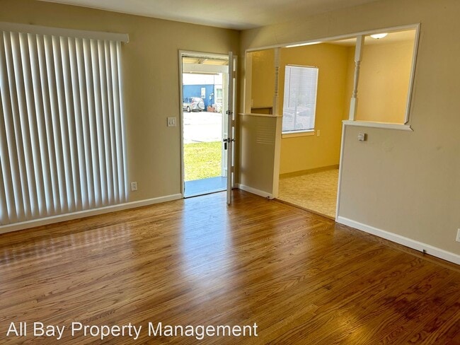 Building Photo - 2 br, 1 bath House - 15295 Upton Ave.