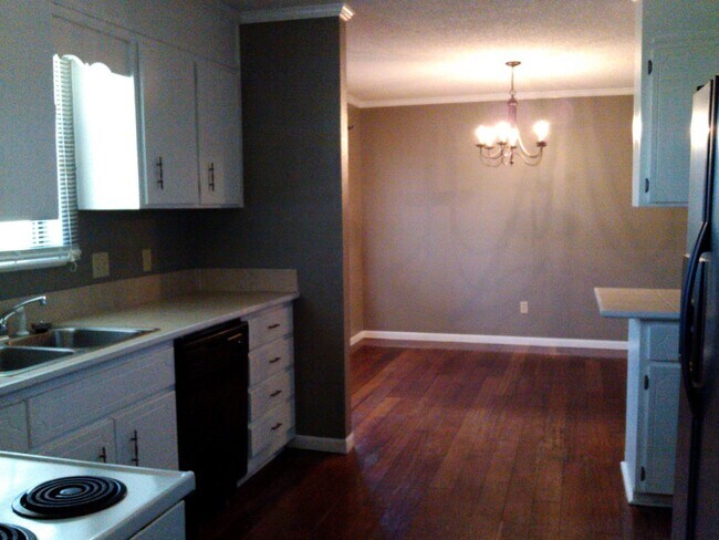 Foto del edificio - Charming 3BR Home with a Touch of Country in Dasher!