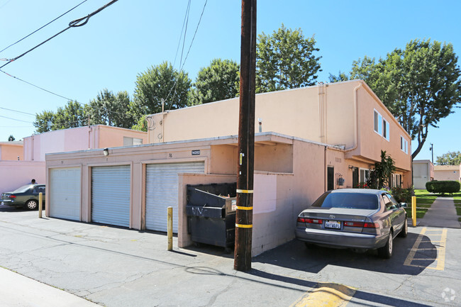 Building Photo - 14282 Village Way