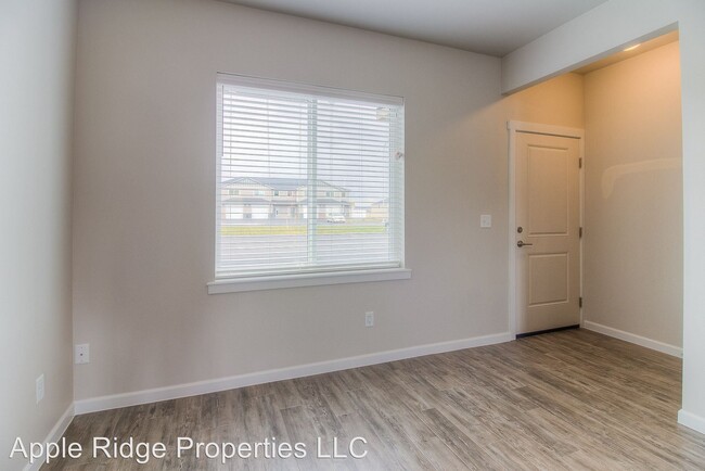Building Photo - 2400 Woolsey Ln