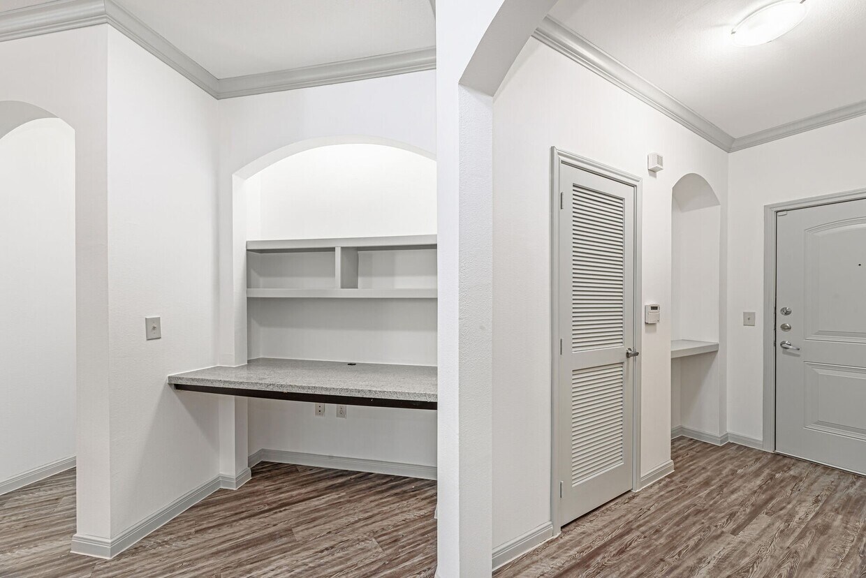 Foto principal - 8877 Lakes at 610 Dr