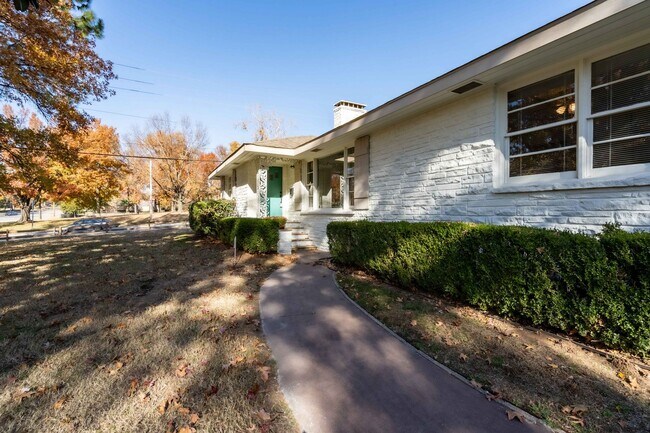 Foto del edificio - Newly remodeled! 3 bed/2bath!