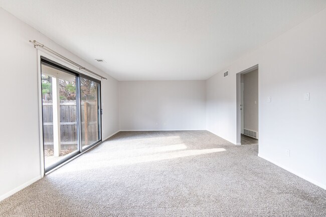 Foto del edificio - Corinth Paddock