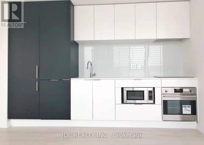 Building Photo - 33 Helendale Ave