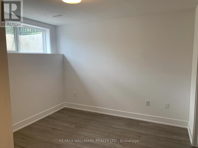 Building Photo - 99 Roger St