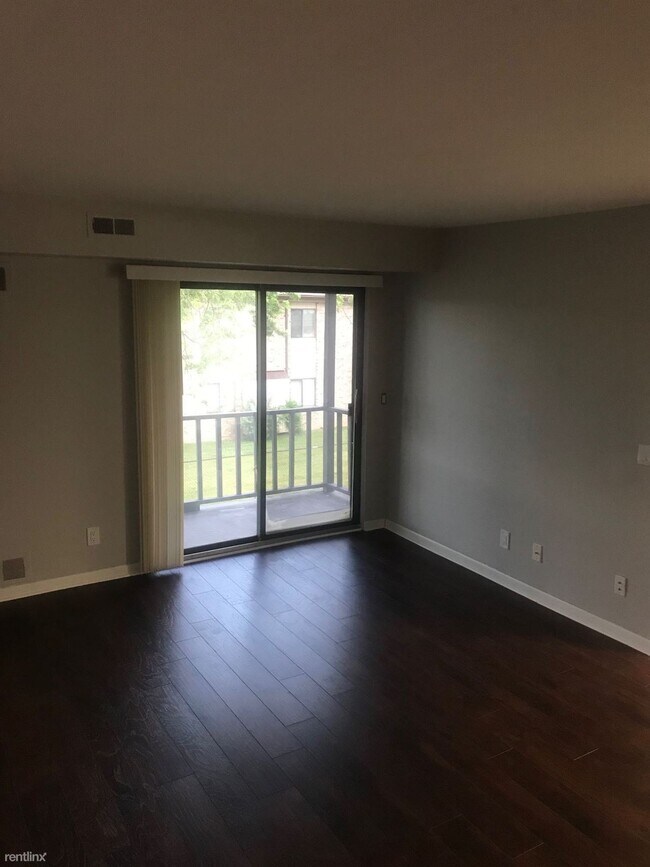 Building Photo - 1 br, 1 bath Condo - Dover Glenn Condominuims