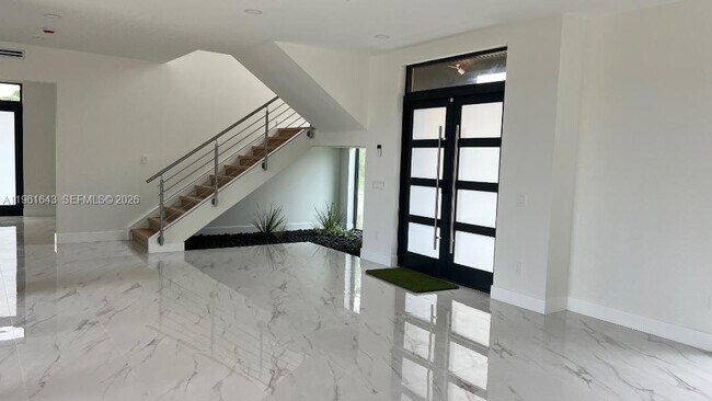 Foto del edificio - 1700 NE 18th St