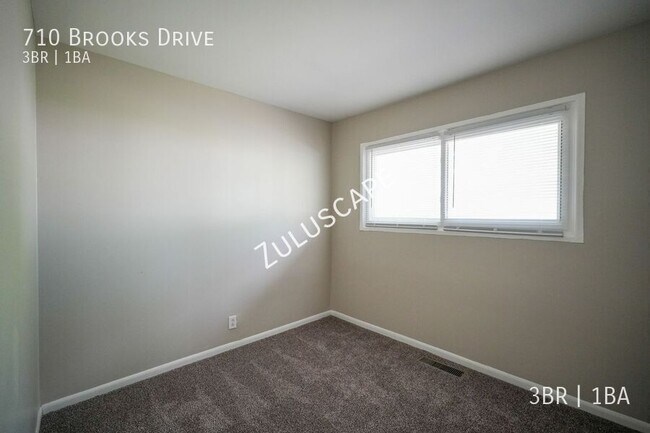 Foto del edificio - 710 Brooks Dr