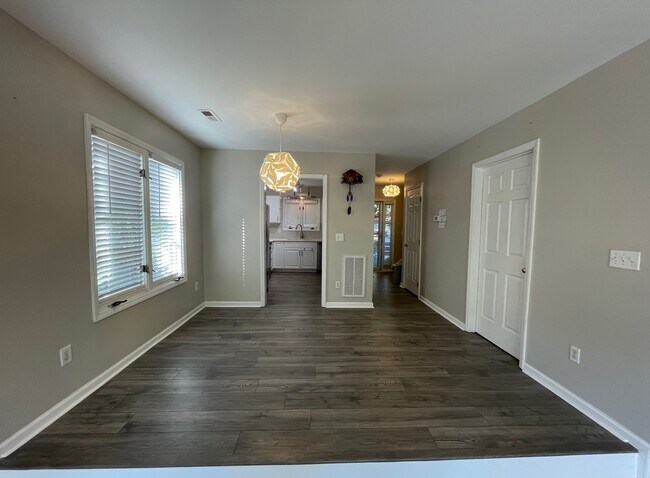 Comedor - 4215 Sunshadow Ln