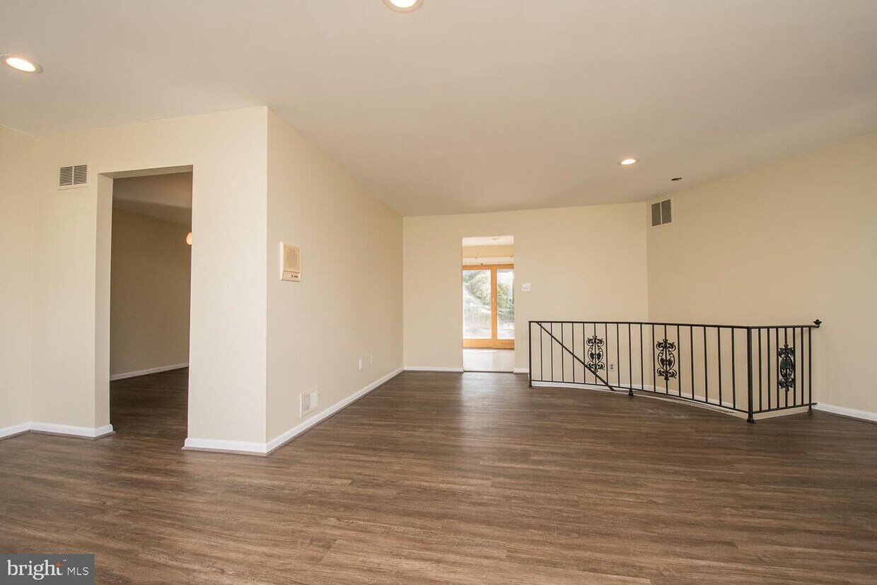 Foto principal - 7318 Riverhill Rd