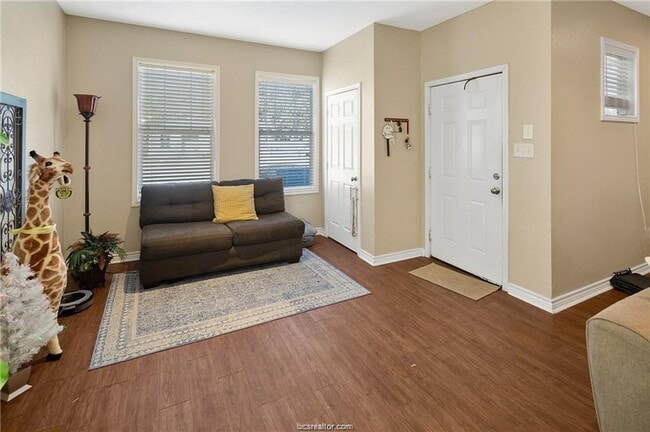 Building Photo - 409 Foch St