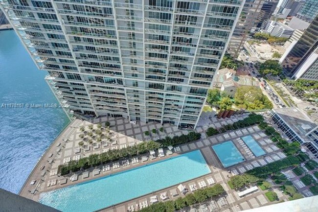 Foto del edificio - 475 Brickell Ave