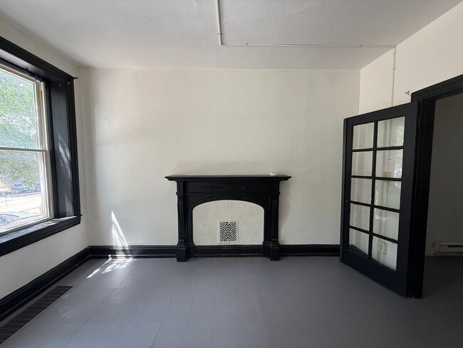 Building Photo - 607 Chestnut St