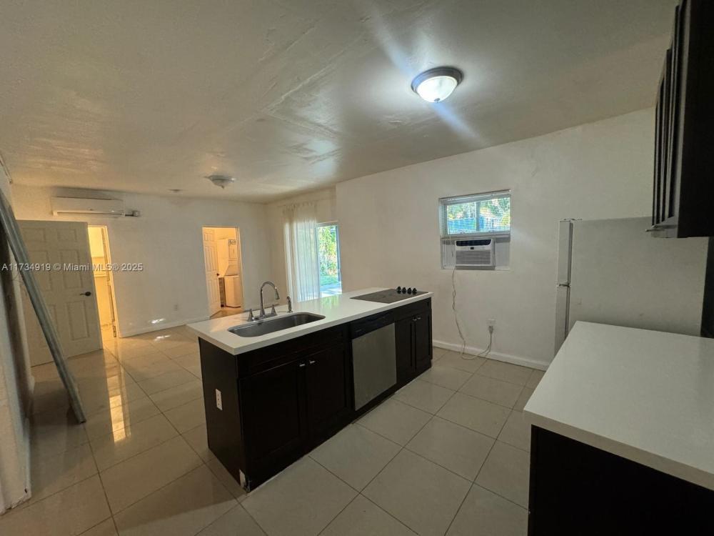 Foto principal - 2 bedroom in Miami FL 33127