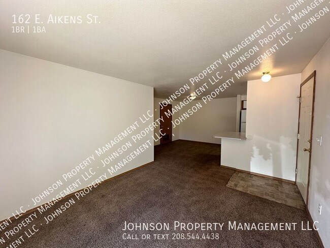 Building Photo - Apartment in Prime Downtown Eagle Location...