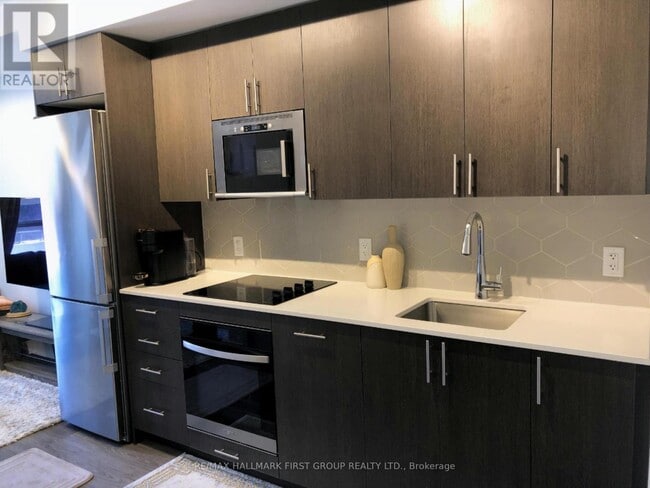 Photo du bâtiment - 2545-2545 Simcoe St N