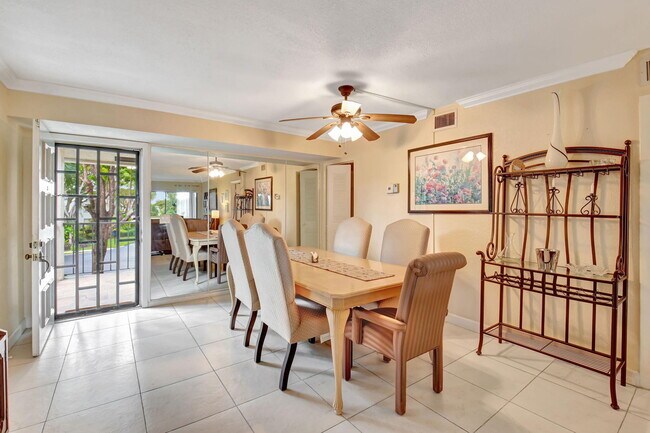 Foto del edificio - 5715 Fairway Park Dr