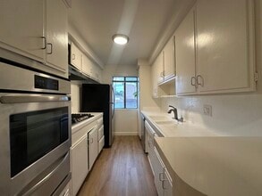 Building Photo - 1432 N Fairfax Ave