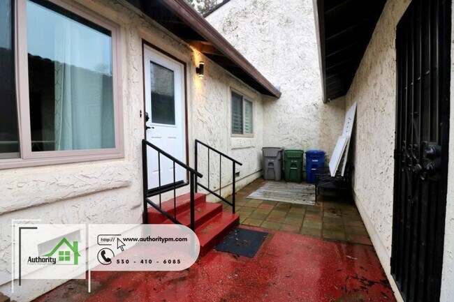 Foto del edificio - 897 Tanglewood Dr. - Newly Remodeled Unit!...