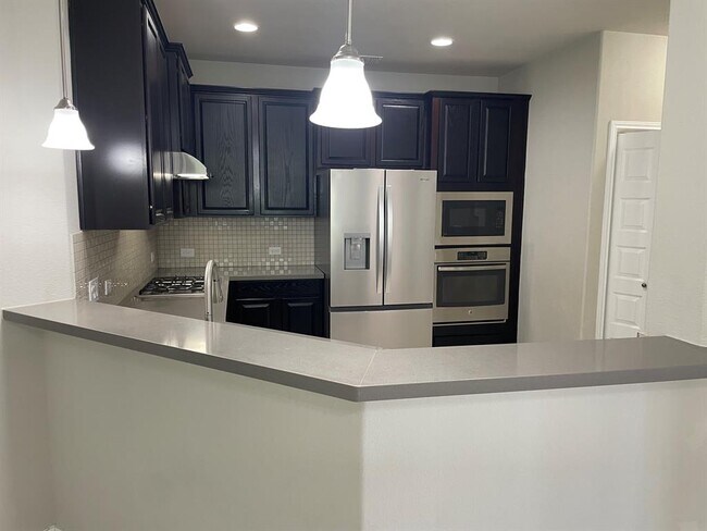Foto del edificio - 400 Hummingbird Ln